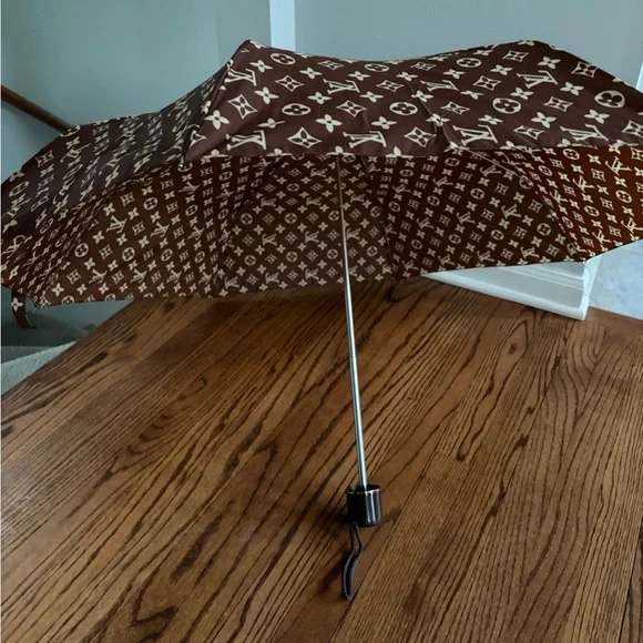 Louis Vuitton-like mini folding Brown Patterned Umbrella - Picture 1 of 5
